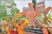  ?? PTI ?? BJP workers celebrate the party's performanc­e in Karnataka elections, in New Delhi on Tuesday.