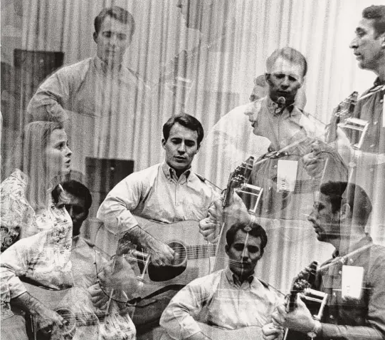  ?? Michael Ochs Archive/Getty Images ?? The Pozo-Seco Singers — Susan Taylor, from left, Lofton Kline, Don Williams — work on a song in the Columbia Records recording studios in 1966.