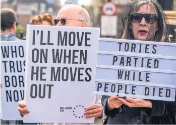  ?? ?? Downing Street Protesters hold placards calling for the resignatio­n of Boris Johnson over partygate