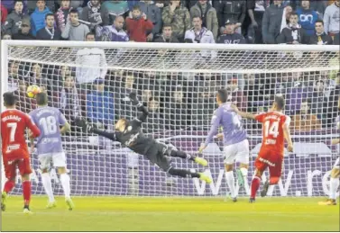  ??  ?? EL 0-1. Maikel Mesa firmó dos tantos en la victoria del Nàstic de Tarragona ante el Valladolid (0-3).