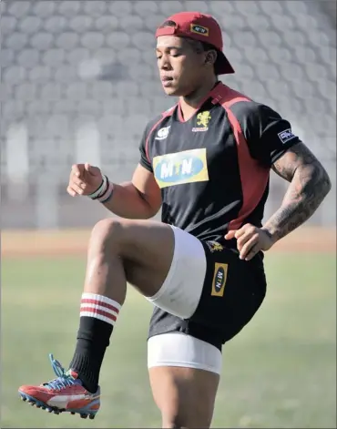  ?? Picture: ETIENNE ROTHBART, THE STAR ?? STEPPING UP TO THE PLATE: Elton Jantjies completes a training drill during Lions practice at Johannesbu­rg Stadium yesterday ahead of Saturday’s promotion-relegation clash against the Kings.