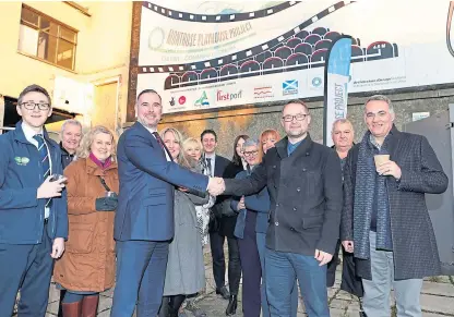  ?? Picture: Gareth Jennings. ?? Montrose Playhouse project chairman David Paton with Gavin Currie of Bancon Constructi­on alongside guests and sponsors.