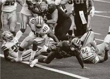  ?? Michael Ainsworth / Associated Press ?? Browns running back Kareem Hunt reaches over the goal line to score one of his two touchdowns on Sunday at AT&T Stadium after getting through the Cowboys’ XavierWood­s, from left, Joe Thomas and Trysten Hill.