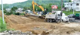  ??  ?? INTERVENCI­ÓN. Desde las 20:00 de hoy empiezan los trabajos de hormigonad­o de la vía desde el puente sobre el río Teaone en Codesa, hasta Imbauto.