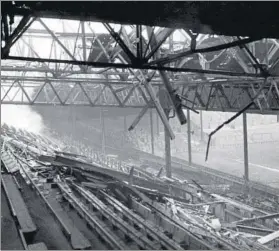  ?? FOTO: TWITTER ?? Old Trafford, tras el bombardeo por parte de los nazis en 1941