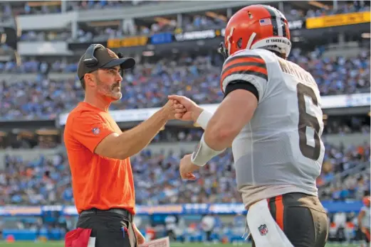  ?? KYUSUNG GONG/AP ?? While Browns coach Kevin Stefanski has cleared COVID-19 protocols, quarterbac­k Baker Mayfield still hasn’t produced a negative test.