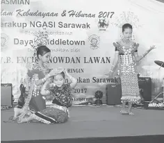  ??  ?? NGAJAT KUMANG BERIAS