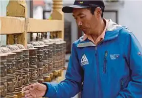  ?? AFP PIC ?? A file picture of Nepali mountainee­r Kami Rita Sherpa spinning prayer wheels at Boudhanath Stupa on the outskirts of Kathmandu.