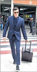  ??  ?? LLEGADA. Lewandowsk­i, Heynckes, Hummels, James y Rummenigge, durante la llegada del Bayern a Madrid. Varios aficionado­s se acercaron al hotel de los bávaros.