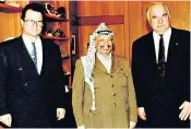  ??  ?? Kinkel, Yasser Arafat and Helmut Kohl in Bonn, circa 1993