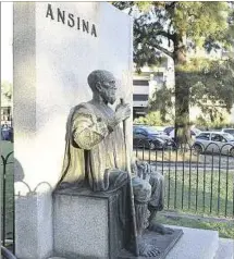  ??  ?? YERRO HISTÓRICO.
La estatua de Tres Cruces no es Ansina.