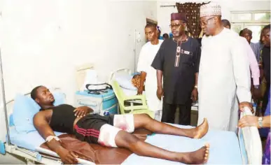  ??  ?? Gov. Abdulfatah Ahmed of Kwara (right); Permanent Secretary, Kwara State Government House, Mr Adefila Olaitan (2nd left); an armed robbery victim (left) and relatives of the victim, during the governor’s visit to victims of the armed robbery attack at...