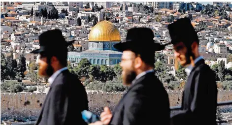  ?? FOTO: COEX/AFP ?? Das idyllische Panorama von Jerusalem täuscht. Im Innern der religiösen Stadt schwelt ein uralter Konflikt zwischen Israelis und Palästinen­sern.