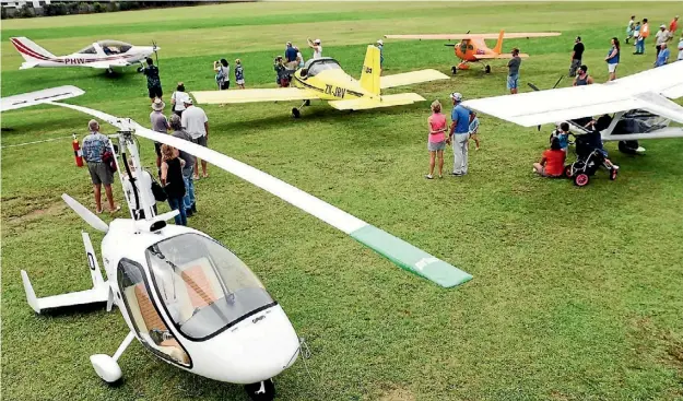  ?? MATTHEW CATTIN/STUFF ?? A range of aircraft kept the Mangawhai crowds entertaine­d.