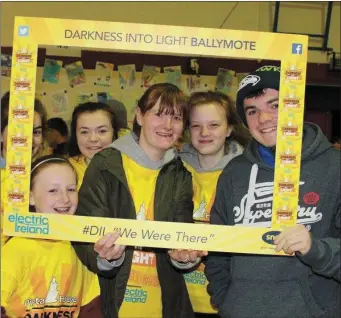  ??  ?? Participan­ts ahead of the Darkness into Light 5k in Ballymote last Saturday morning. Below: Committee members o f the Darkness into Light 5k in Ballymote.