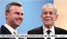  ?? Foto AFP ?? Hofer (links) gaf zijn nederlaag lachend toe aan Van der Bellen.