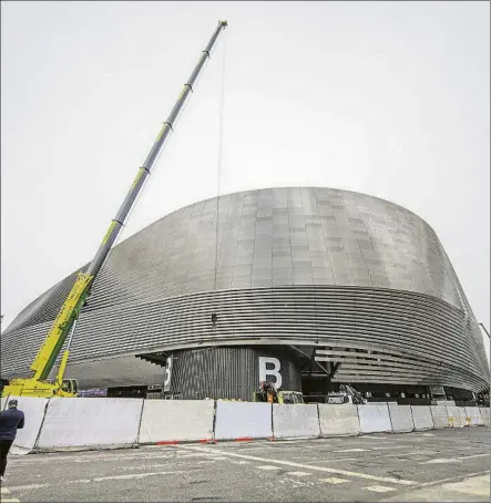  ?? FOTO: SIRVENT ?? El nuevo Santiago Bernabéu está en recta final de su remodelaci­ón que comenzó en el año 2019