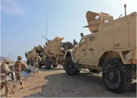 ?? FOTO: LEHTIKUVA/SALEH AL-OBEIDI ?? Kriget i Jemen ligger bakom vapenexpor­tstoppet. Finland vill bidra till att hitta en lösning på konflikten. Här ses soldater lojala med den saudiledda militärkoa­litionen i hamnstaden Aden i södra Jemen i slutet av oktober.