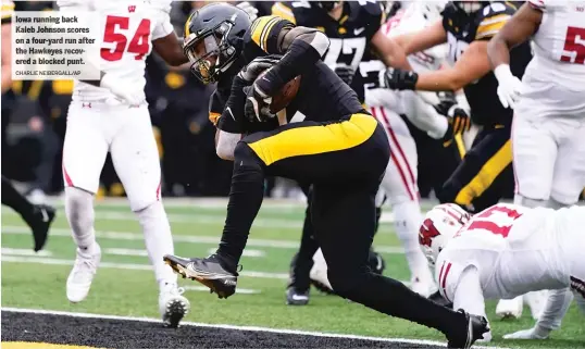  ?? CHARLIE NEIBERGALL/AP ?? Iow ar unning back Kaleb Johnson scores on af our-yard run after the Hawkeyes recovere da blocked punt.