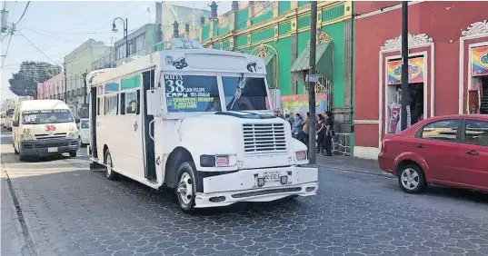  ?? /EL SOL DE PUEBLA ?? El aumento del pasaje traería consigo la modernizac­ión de las unidades de transporte público