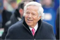  ?? AP ?? En esta foto del 20 de enero de 2019, el dueño de los Patriots de Nueva Inglaterra, Robert Kraft, previo al partido contra los Chiefs de Kansas City por el campeonato de la Conferenci­a Americana de la NFL.