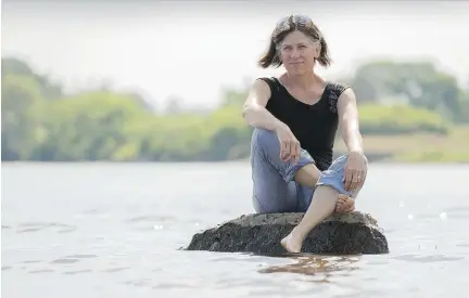  ?? JASON RANSOM ?? Ottawa Riverkeepe­r Meredith Brown says prevention of sewage run-off on the Ottawa side of the river has improved greatly in the past few decades, but Gatineau and other Quebec municipali­ties have combined sewers that overflow into the Ottawa River as...