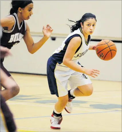  ?? RIC ERNST — PNG ?? Anmol Mattu dribbles past a Burnaby North defender during a recent game.