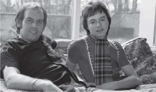  ?? PICTURE: DAVID LIDDLE ?? 0 Ian Mitchell, right, with Bay City Rollers manager Tam Paton when he joined the band in 1976