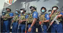  ?? (aFp) ?? Navy personnel stand guard outside the Sri Lanka police headquarte­rs in Colombo on Monday