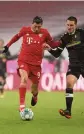  ??  ?? Bayern's Robert Lewandowsk­i (left) vies for the ball with Freiburg's Keven Schlotterb­eck on Sunday