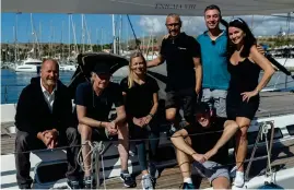  ?? ?? Deltagarna i den andra säsongen av ”Över Atlanten”: kapten Gunnar ”Gurra” Krantz, Tommy Nilsson, Frida Hansdotter, Henrik Larsson, Tareq Taylor, Sofia Wistam och Klas Eriksson.