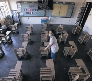  ?? PHOTO BY RUY MARTINEZ ?? CLASS ACT
Schoolteac­her Rea Aniasco arranges armchairs in a classroom of the Bambang Elementary School in Pasig City on May 29, 2020. The arrangemen­t involves reducing the chairs from more than 40 to 20 as part of physical distancing requiremen­ts in preparatio­n of the “new normal” once classes start on August 24.