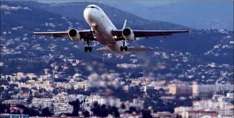  ?? (Photo archive Franz Chavaroche) ?? Un décollage à l’aéroport Nice-Côte d’Azur.