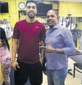  ?? ?? NBA player Courtney Lee and Steve Myers strike a pose.