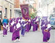  ??  ?? LA HERMANDAD DE NAZARENOS es la más antigua de Pamplona y cuenta con 250 miembros.