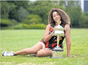  ?? REUTERS ?? Naomi Osaka poses with the Australian Open trophy in 2021.