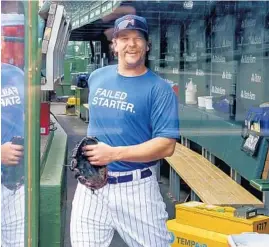  ?? ARMANDO L. SANCHEZ / CHICAGO TRIBUNE ?? Andrew Chafin walks through the dugout wearing an Obvious Shirts design.