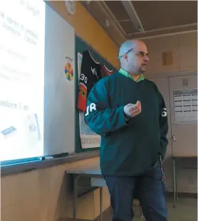  ?? PHOTO COURTOISIE ?? Stéphane Hammond durant une conférence donnée à l’école Paul-hubert de Rimouski en 2016.