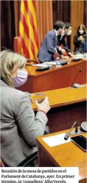 ??  ?? Reunión de la mesa de partidos en el Parlament de Catalunya, ayer. En primer término, la ‘consellera’ Alba Vergés.
