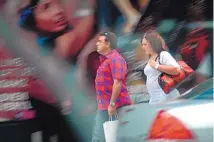  ?? U.S. DRUG ENFORCEMEN­T ADMINISTRA­TION/AP ?? In this DEA surveillan­ce photo, Francisco Salgado and his sister Alejandra walk on New York’s Third Avenue where they made multiple cash deposits at banks for a Mexican drug cartel.