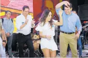  ??  ?? Clemencia Vargas ( hija de Vargas) baila en el evento.