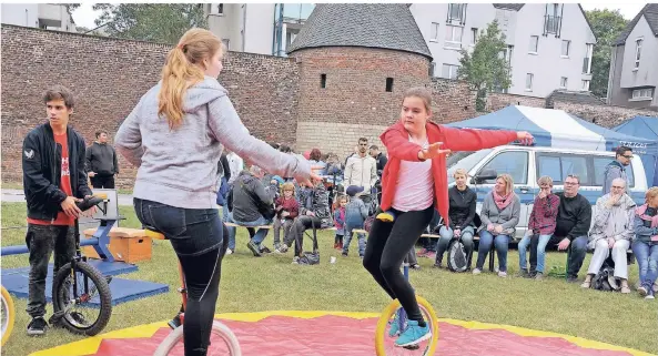  ?? RP-ARCHIVFOTO: ANDREAS PROBST ?? Der Weltkinder­tag im Innenhafen hat wie in den vergangene­n Jahren den jungen Duisburger­n viel zu bieten.