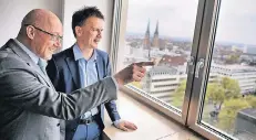  ?? RP-FOTO: RALPH MATZERATH ?? FHDW-Leiter Andreas Brandt und IHK-Geschäftsf­ührer Clemens Urbanek in Düsseldorf