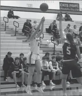  ?? Staff photo/Corey Maxwell ?? MInstEr’s KAyCIE AlBErs sHoots A tHrEE-poIntEr From tHE rIGHt CornEr TuEsDAy nIGHt DurInG tHE WIlDCAts wIn ovEr St. MArys.