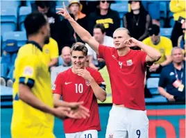  ?? BILD: JONAS EKSTRÖMER ?? Norges Erling Braut Haaland gör sitt andra mål, 2–0 på straff, i segern mot Sverige.