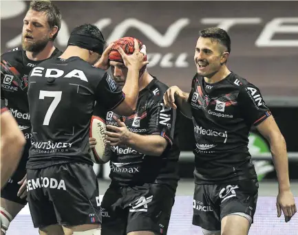  ?? Photo Jean-François Basset ?? Tous les voyants sont au vert pour les Oyomen. Après leur écrasante victoire face à Rouen ils sont toujours leader du championna­t avec un avantage de six points sur leur dauphin Agen et dix points du sixième, Colomiers.