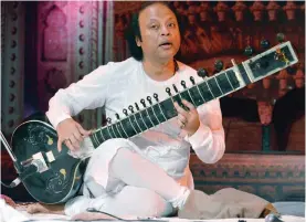  ?? TANVEER FAROUQUI ?? Ustad Nishat Khan at a performanc­e