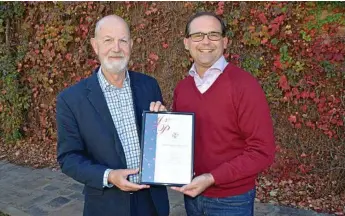  ?? Photo: Contribute­d ?? WELL DONE: Reverend Herman Ruyters receives his JP 40 years’ service certificat­e from Member for Toowoomba South David Janetzki.