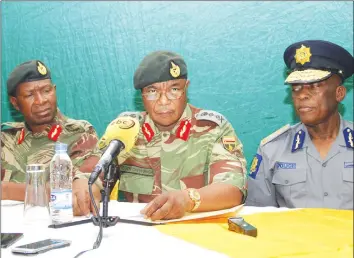  ?? Picture by John Manzongo ?? Zimbabwe Defence Forces Commander General Constantin­o Guveya Nyikadzino Chiwenga (centre) addresses a press conference at Army Headquarte­rs last night. He is flanked by Zimbabwe National Army Commander Lieutenant-General Philip Valerio Sibanda (left)...