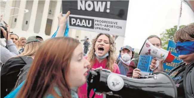  ?? // AFP ?? Protestas ayer frente a la Corte Suprema de EE.UU. en Washington, tras conocerse el fallo que veta el derecho al aborto